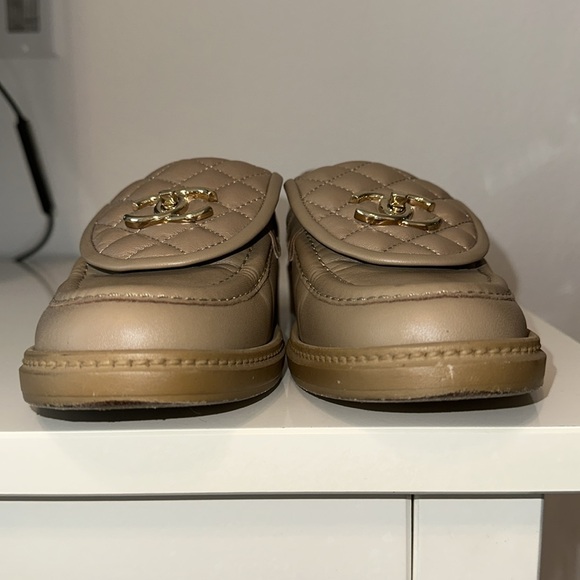 Chanel 2022 Interlocking CC Logo Loafers - Picture 5 of 6
